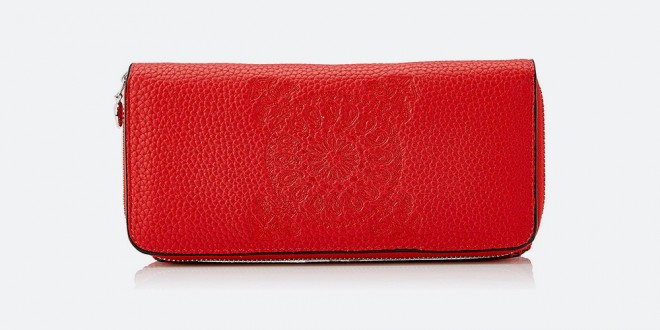 デシグアルの赤い財布