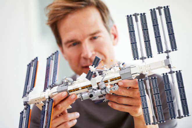 Mednarodna vesoljska postaja kot jo vidi LEGO