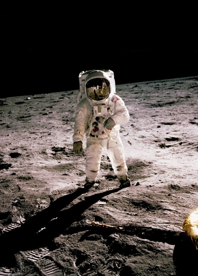 Apollo 11 var den første bemandede rummission, der landede på månen. 