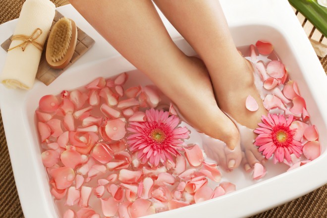 Domowa kąpiel stóp sprawi, że Twoje stopy staną się bajecznie miękkie i piękne!
