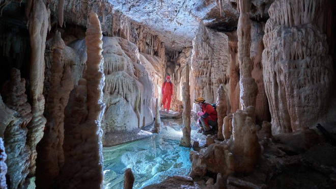 Sulle orme dei primi speleologi (Foto: Grotte di Postumia)