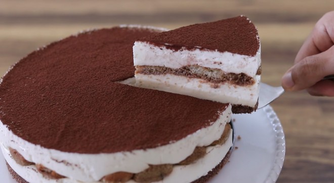 Cheesecake de tiramisú (Foto: YouTube printscreen The Cooking Foodie)