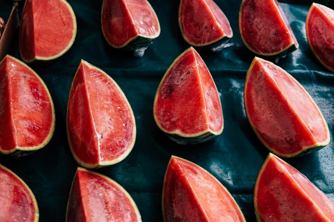 Pred tabo so štiri koraki, ki te peljejo do sveže in sladke lubenice!