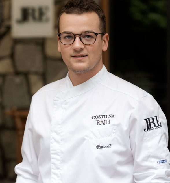 Za vas bo kuhal chef Leon Pintarič iz Gostilne Rajh, ki je bila uvrščena v prestižni Michelinov gastronomski vodnik.
