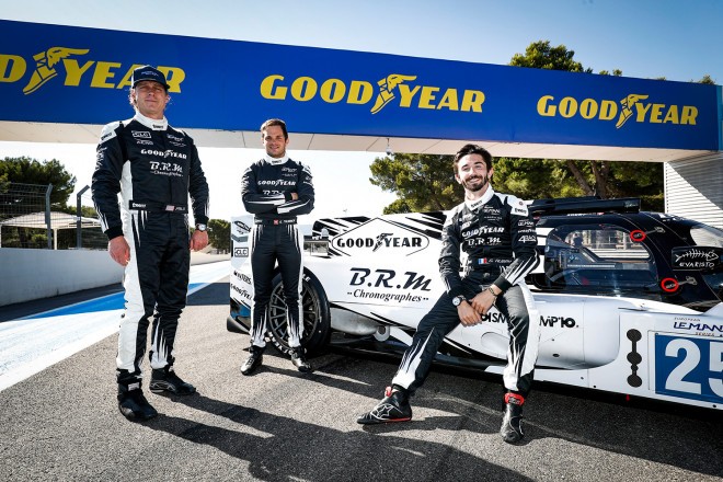 The design of the watches was inspired by Goodyear's retro painting of racing vehicles, which will also adorn the cars of the Algarve Pro Racing team.